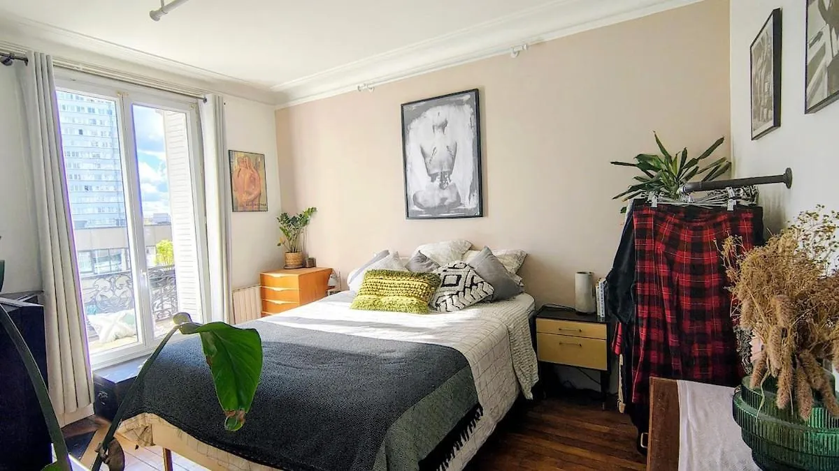 Sunny & Stylish 2-Bedroom In Viet-Namese District Paris