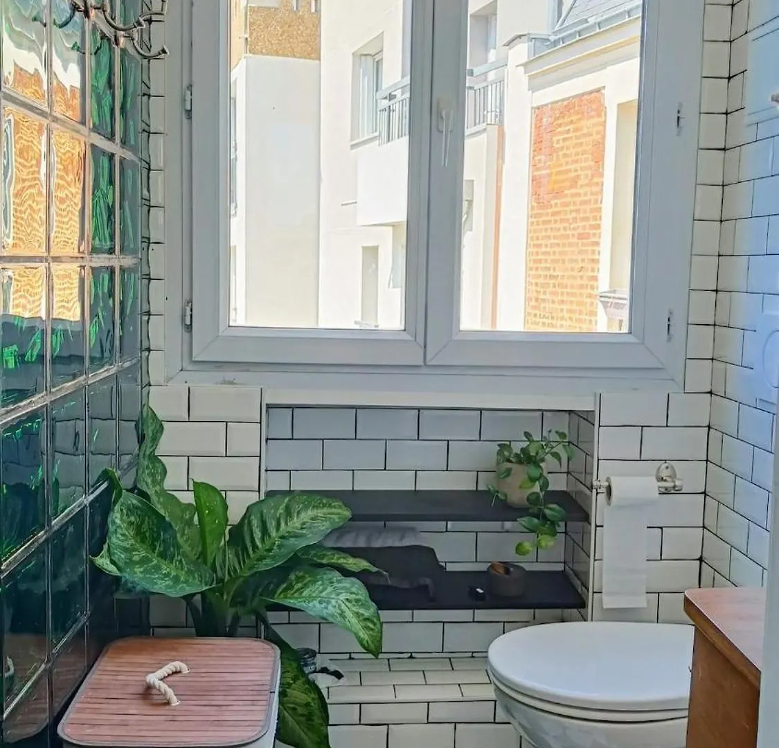 Apartment Sunny & Stylish 2-Bedroom In Viet-Namese District Paris