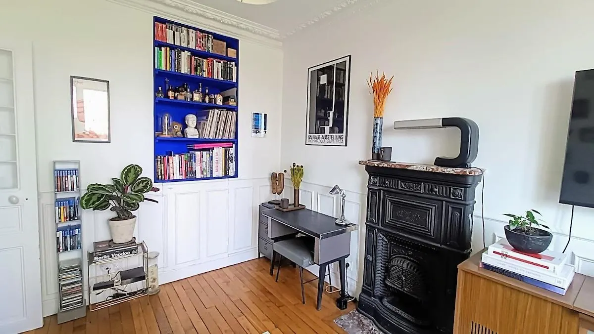 Apartment Sunny & Stylish 2-Bedroom In Viet-Namese District Paris France