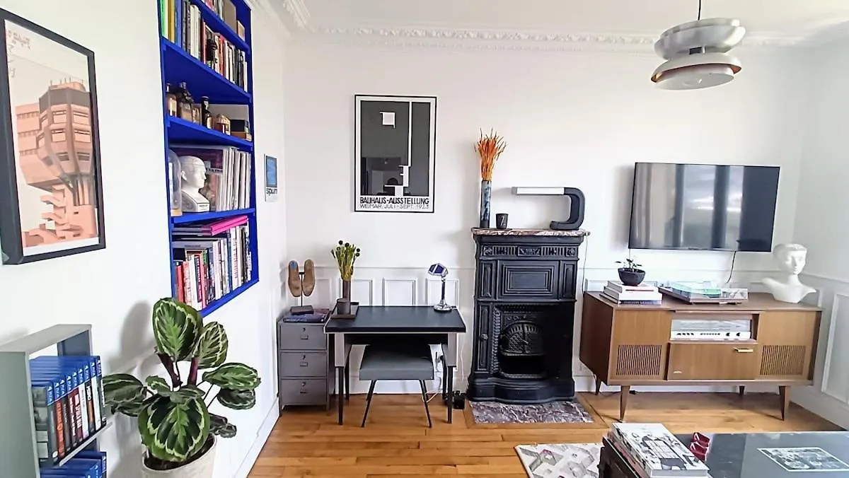 Sunny & Stylish 2-Bedroom In Viet-Namese District location